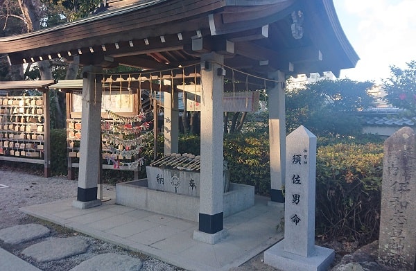 伊和志津神社の手水舎(花手水)