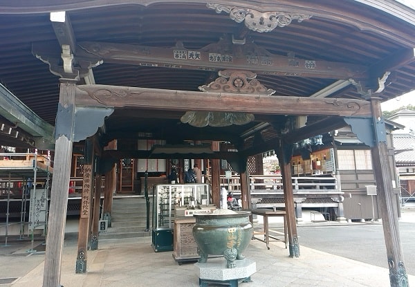 中山寺の本堂