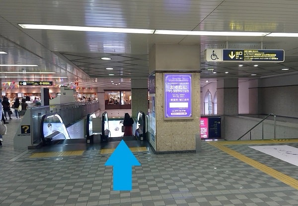 宝塚駅の改札前のエスカレーター