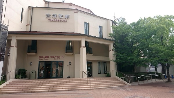 宝塚歌劇の入口