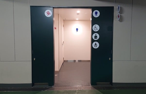 宝塚大劇場の立体駐車場のトイレ